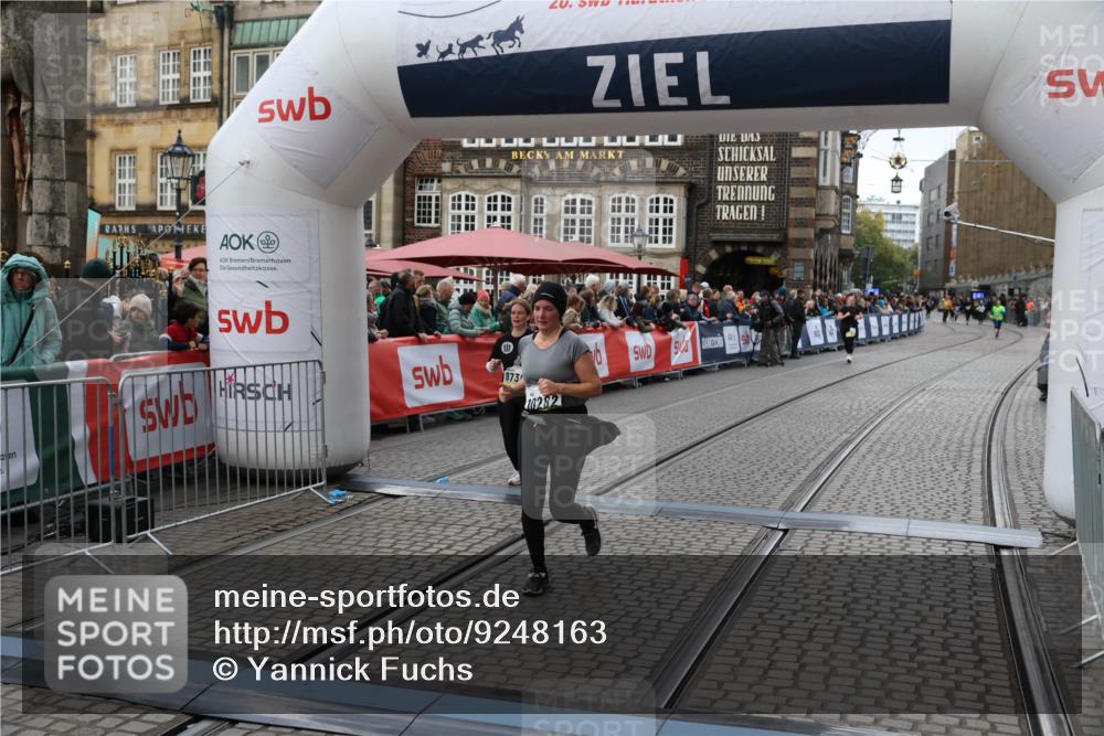 05.10.2025 - 20. swb-Marathon Bremen Yannick Fuchs http://msf.ph/oto/9248163 05.10.2025 11:12:38 Ziel 9736, 10282 meine-sportfotos.de
