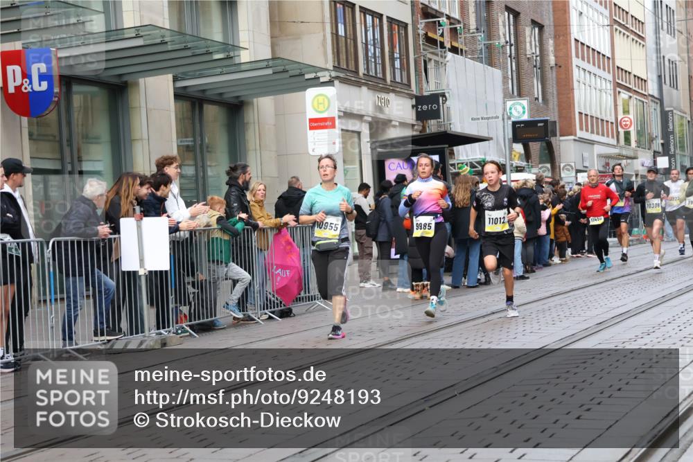 05.10.2025 - 20. swb-Marathon Bremen Strokosch-Dieckow http://msf.ph/oto/9248193 05.10.2025 10:52:36 Ziel 9187, 9214, 9284, 9501, 9581, 9650, 9830, 9918, 9985, 10064, 10128, 10308, 10309, 10514, 10539, 10779, 10833, 10955, 10997, 11012, 11259, 11300, 11382, 11398, 11411, 11417, 11450, 11587, 11722, 9187, 9214, 9284, 9501, 9581, 9650, 9830, 9918, 9985, 10064, 10128, 10308, 10309, 10514, 10539, 10779, 10833, 10955, 10997, 11012, 11382, 11398, 11417, 11450, 11587, 11722 meine-sportfotos.de