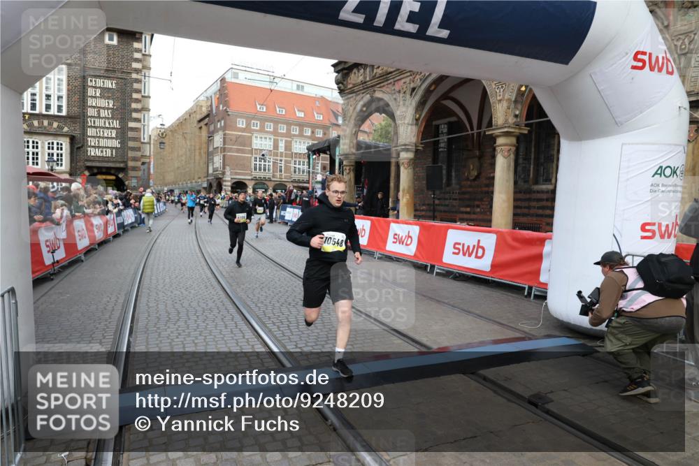 05.10.2025 - 20. swb-Marathon Bremen Yannick Fuchs http://msf.ph/oto/9248209 05.10.2025 10:52:45 Ziel 8888, 9209, 9439, 9517, 9903, 10388, 10548, 11283, 11387, 11413 meine-sportfotos.de