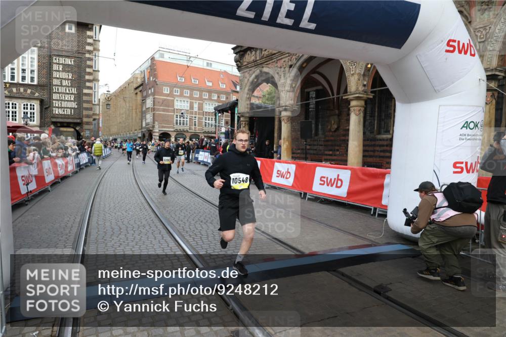 05.10.2025 - 20. swb-Marathon Bremen Yannick Fuchs http://msf.ph/oto/9248212 05.10.2025 10:52:45 Ziel 8888, 9209, 9439, 9517, 9903, 10388, 10548, 11283, 11387, 11413 meine-sportfotos.de