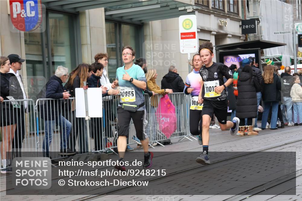 05.10.2025 - 20. swb-Marathon Bremen Strokosch-Dieckow http://msf.ph/oto/9248215 05.10.2025 10:52:37 Ziel 9187, 9214, 9284, 9501, 9581, 9650, 9703, 9830, 9918, 9985, 10064, 10128, 10308, 10309, 10514, 10539, 10779, 10833, 10955, 10997, 11012, 11259, 11300, 11382, 11398, 11411, 11417, 11450, 11587, 11722, 9187, 9214, 9284, 9501, 9581, 9650, 9703, 9830, 9918, 9985, 10064, 10128, 10308, 10309, 10514, 10539, 10779, 10833, 10955, 10997, 11012, 11382, 11398, 11417, 11450, 11587, 11722 meine-sportfotos.de