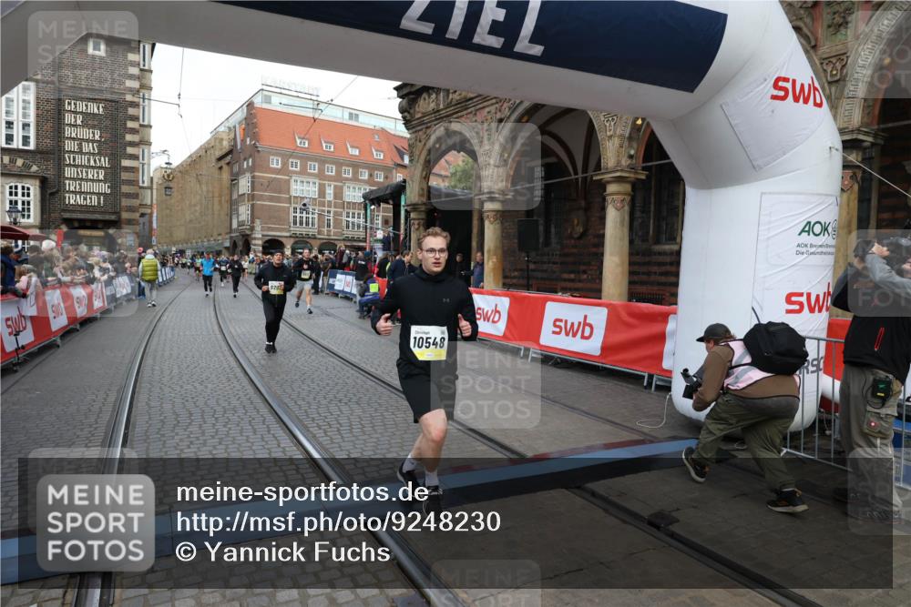 05.10.2025 - 20. swb-Marathon Bremen Yannick Fuchs http://msf.ph/oto/9248230 05.10.2025 10:52:45 Ziel 8888, 9209, 9439, 9517, 9903, 10388, 10548, 11283, 11387, 11413 meine-sportfotos.de