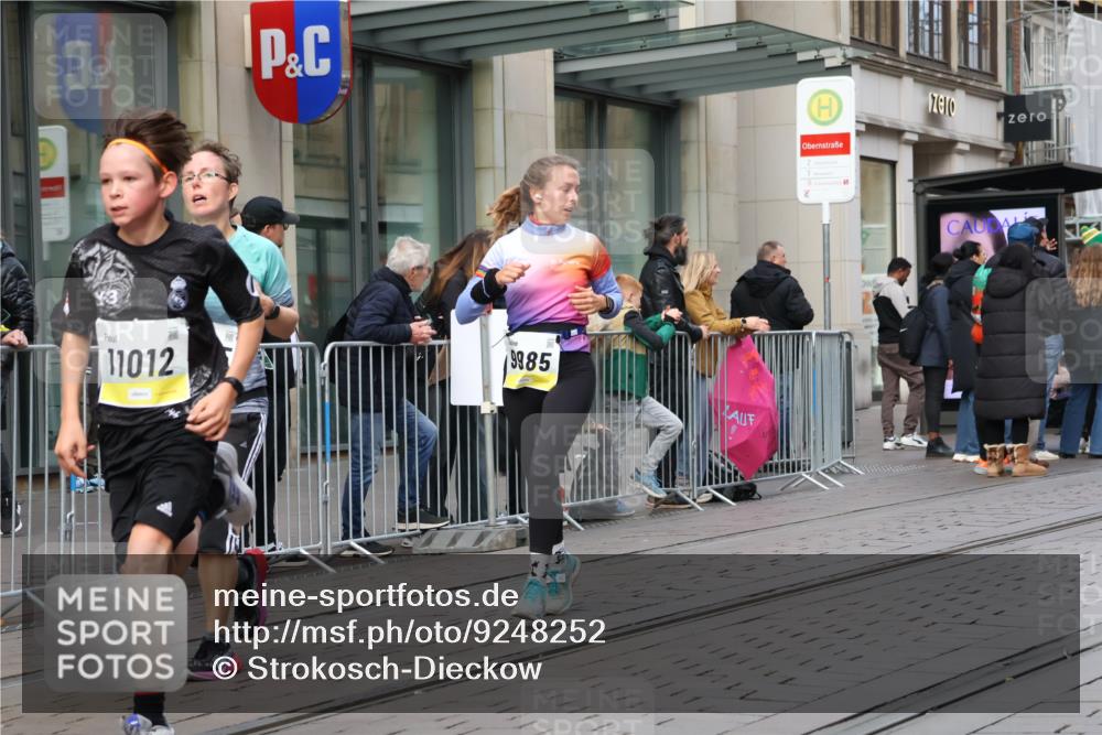 05.10.2025 - 20. swb-Marathon Bremen Strokosch-Dieckow http://msf.ph/oto/9248252 05.10.2025 10:52:38 Ziel 9187, 9214, 9284, 9501, 9581, 9650, 9703, 9830, 9918, 9985, 10064, 10128, 10308, 10309, 10349, 10466, 10514, 10539, 10779, 10955, 10997, 11012, 11259, 11300, 11382, 11398, 11411, 11417, 11450, 11722, 9187, 9214, 9284, 9501, 9581, 9650, 9703, 9830, 9918, 9985, 10064, 10128, 10308, 10309, 10349, 10466, 10514, 10539, 10779, 10955, 10997, 11012, 11382, 11398, 11417, 11450, 11722 meine-sportfotos.de