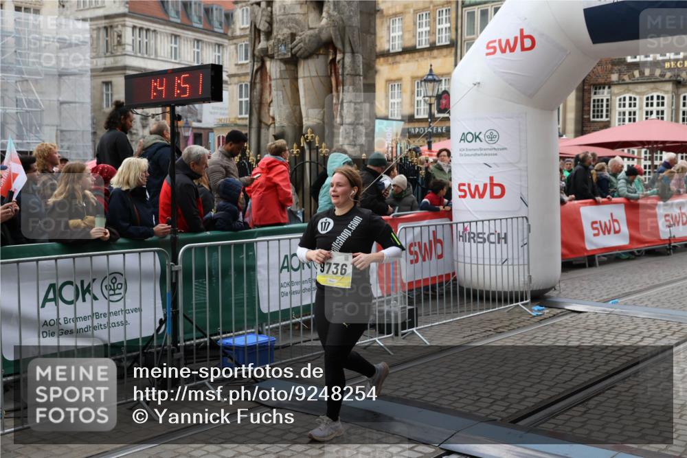 05.10.2025 - 20. swb-Marathon Bremen Yannick Fuchs http://msf.ph/oto/9248254 05.10.2025 11:12:41 Ziel 9736, 10282 meine-sportfotos.de