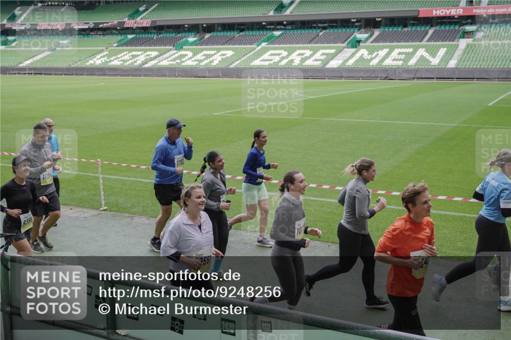 05.10.2025 - 20. swb-Marathon Bremen Michael Burmester http://msf.ph/oto/9248256 05.10.2025 10:39:03 Laufen im Stadion 7199, 7654, 7788, 8123, 9182, 9184, 9224, 9225, 9229, 9235, 9269, 9300, 9322, 9324, 9331, 9335, 9379, 9394, 9398, 9409, 9515, 9610, 9628, 9660, 9668, 9750, 9752, 9765, 9771, 9782, 9850, 9890, 9908, 9915, 9927, 9940, 9944, 9978, 9998, 10018, 10021, 10106, 10142, 10205, 10213, 10255, 10258, 10297, 10371, 10404, 10405, 10439, 10446, 10478, 10483, 10498, 10511, 10529, 10551, 10557, 10623, 10734, 10853, 9189, 9210, 9468, 9813, 9858, 10033 meine-sportfotos.de