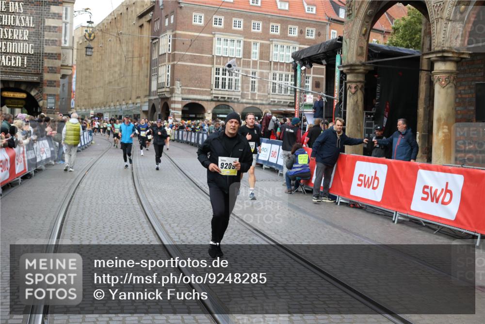 05.10.2025 - 20. swb-Marathon Bremen Yannick Fuchs http://msf.ph/oto/9248285 05.10.2025 10:52:45 Ziel 8888, 9209, 9439, 9517, 9903, 10388, 10548, 11283, 11387, 11413 meine-sportfotos.de