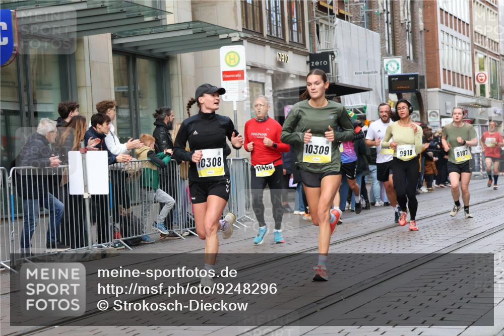 05.10.2025 - 20. swb-Marathon Bremen Strokosch-Dieckow http://msf.ph/oto/9248296 05.10.2025 10:52:40 Ziel 9187, 9214, 9284, 9449, 9501, 9581, 9650, 9703, 9830, 9834, 9918, 9985, 10064, 10128, 10242, 10308, 10309, 10349, 10460, 10466, 10514, 10539, 10779, 10955, 10997, 11259, 11300, 11382, 11398, 11411, 11417, 11450, 11722, 9187, 9214, 9284, 9449, 9501, 9581, 9650, 9703, 9830, 9834, 9918, 9985, 10064, 10128, 10242, 10308, 10309, 10349, 10460, 10466, 10514, 10539, 10779, 10955, 10997, 11382, 11398, 11417, 11450, 11722 meine-sportfotos.de