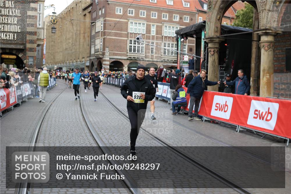 05.10.2025 - 20. swb-Marathon Bremen Yannick Fuchs http://msf.ph/oto/9248297 05.10.2025 10:52:45 Ziel 8888, 9209, 9439, 9517, 9903, 10388, 10548, 11283, 11387, 11413 meine-sportfotos.de