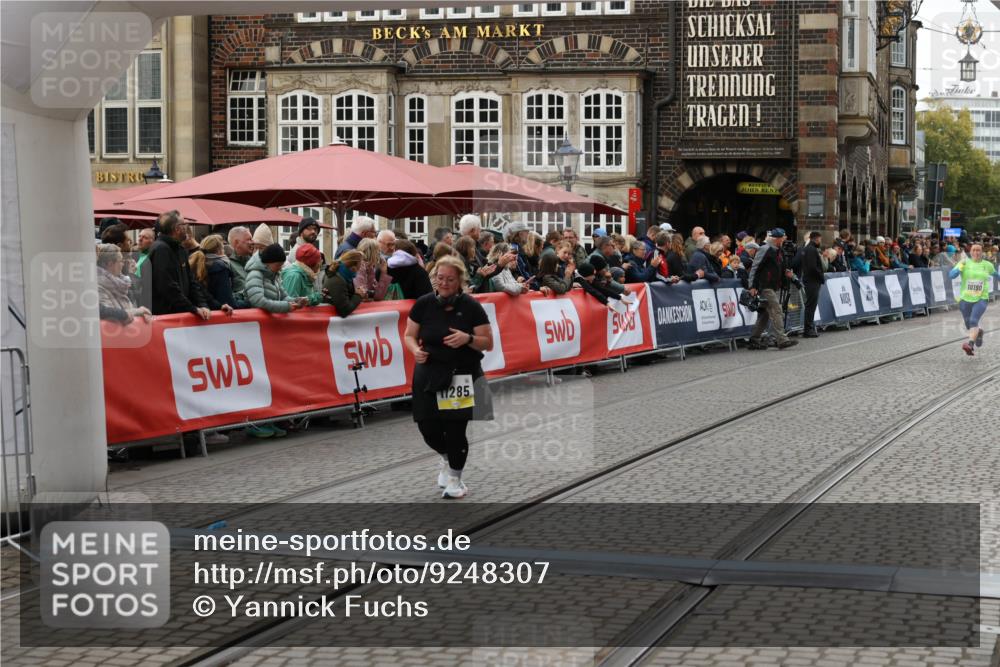05.10.2025 - 20. swb-Marathon Bremen Yannick Fuchs http://msf.ph/oto/9248307 05.10.2025 11:12:45 Ziel 9736, 10190, 11285 meine-sportfotos.de