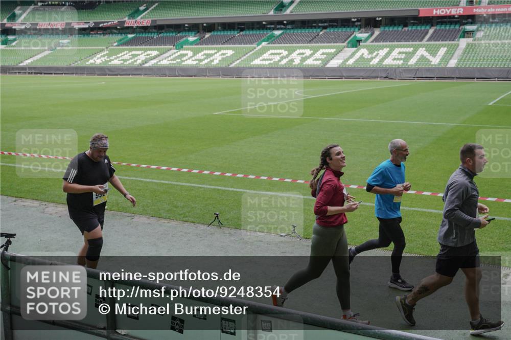 05.10.2025 - 20. swb-Marathon Bremen Michael Burmester http://msf.ph/oto/9248354 05.10.2025 10:39:05 Laufen im Stadion 7199, 7654, 7788, 8123, 9182, 9184, 9224, 9225, 9229, 9235, 9269, 9300, 9322, 9324, 9331, 9335, 9379, 9394, 9398, 9409, 9515, 9610, 9628, 9660, 9668, 9713, 9752, 9765, 9771, 9782, 9850, 9890, 9908, 9915, 9927, 9940, 9944, 9978, 9998, 10018, 10021, 10106, 10142, 10205, 10213, 10238, 10255, 10258, 10297, 10371, 10404, 10405, 10439, 10446, 10478, 10483, 10498, 10511, 10529, 10551, 10557, 10623, 10734, 10853, 9189, 9210, 9468, 9813, 9858, 10033 meine-sportfotos.de