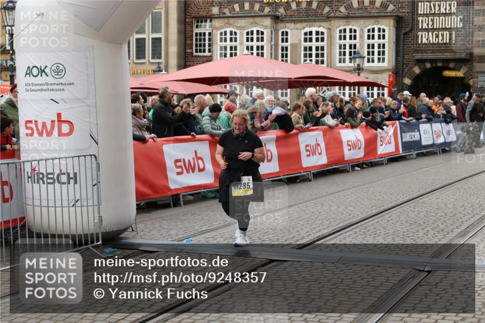 05.10.2025 - 20. swb-Marathon Bremen Yannick Fuchs http://msf.ph/oto/9248357 05.10.2025 11:12:45 Ziel 9736, 10190, 11285 meine-sportfotos.de