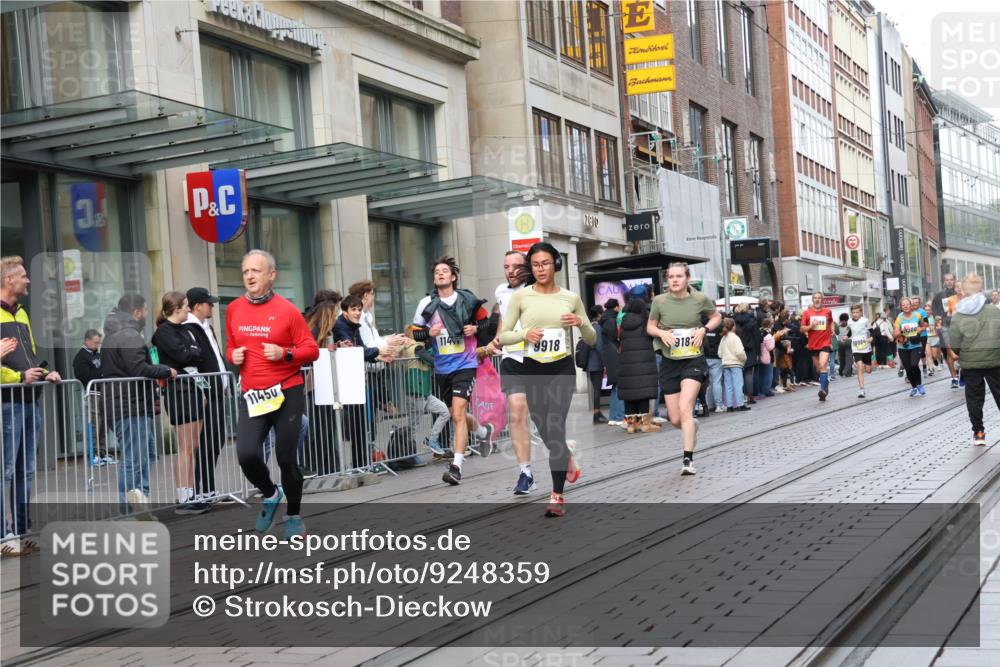 05.10.2025 - 20. swb-Marathon Bremen Strokosch-Dieckow http://msf.ph/oto/9248359 05.10.2025 10:52:42 Ziel 9187, 9284, 9449, 9501, 9650, 9703, 9830, 9834, 9918, 9985, 10064, 10128, 10242, 10308, 10309, 10349, 10460, 10466, 10514, 10539, 10779, 10955, 10958, 10997, 11259, 11300, 11377, 11398, 11411, 11450, 11512, 11722, 9187, 9284, 9449, 9501, 9650, 9703, 9830, 9834, 9918, 9985, 10064, 10128, 10242, 10308, 10309, 10349, 10460, 10466, 10514, 10539, 10779, 10955, 10958, 10997, 11398, 11450, 11722 meine-sportfotos.de