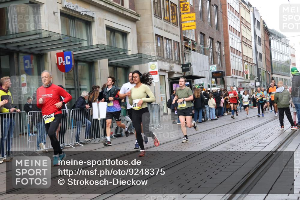 05.10.2025 - 20. swb-Marathon Bremen Strokosch-Dieckow http://msf.ph/oto/9248375 05.10.2025 10:52:43 Ziel 9187, 9284, 9449, 9650, 9703, 9830, 9834, 9918, 9985, 10064, 10128, 10242, 10349, 10460, 10466, 10514, 10539, 10779, 10955, 10958, 11259, 11300, 11377, 11398, 11411, 11450, 11512, 11722, 9187, 9284, 9449, 9650, 9703, 9830, 9834, 9918, 9985, 10064, 10128, 10242, 10349, 10460, 10466, 10514, 10539, 10779, 10955, 10958, 11398, 11450, 11722 meine-sportfotos.de