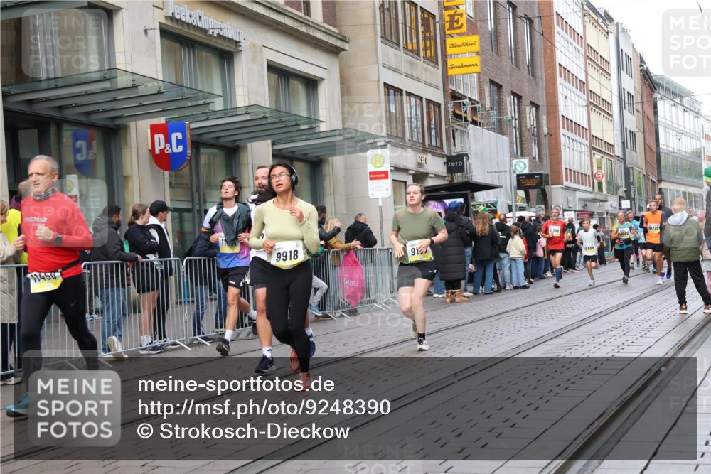05.10.2025 - 20. swb-Marathon Bremen Strokosch-Dieckow http://msf.ph/oto/9248390 05.10.2025 10:52:43 Ziel 9187, 9284, 9449, 9650, 9703, 9830, 9834, 9918, 9985, 10064, 10128, 10242, 10349, 10460, 10466, 10514, 10539, 10779, 10955, 10958, 11259, 11300, 11377, 11398, 11411, 11450, 11512, 11722, 9187, 9284, 9449, 9650, 9703, 9830, 9834, 9918, 9985, 10064, 10128, 10242, 10349, 10460, 10466, 10514, 10539, 10779, 10955, 10958, 11398, 11450, 11722 meine-sportfotos.de