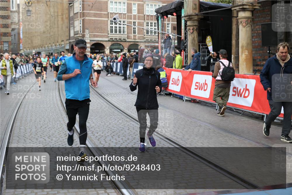 05.10.2025 - 20. swb-Marathon Bremen Yannick Fuchs http://msf.ph/oto/9248403 05.10.2025 10:52:50 Ziel 9209, 9517, 10548, 10833, 11012, 11587 meine-sportfotos.de