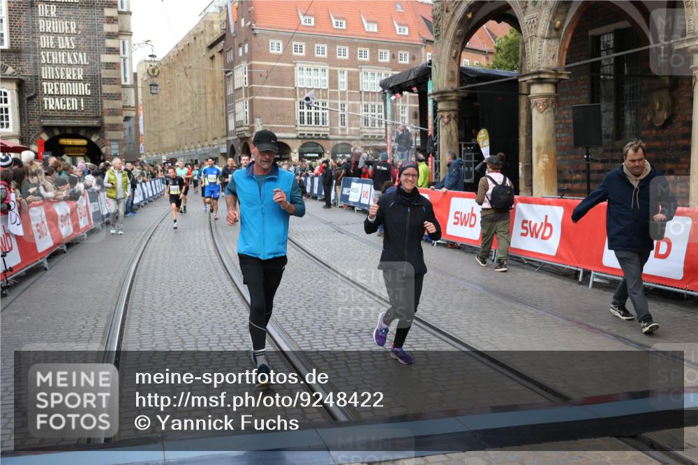 05.10.2025 - 20. swb-Marathon Bremen Yannick Fuchs http://msf.ph/oto/9248422 05.10.2025 10:52:51 Ziel 9209, 9517, 9581, 10548, 10833, 11012, 11382, 11417, 11587 meine-sportfotos.de