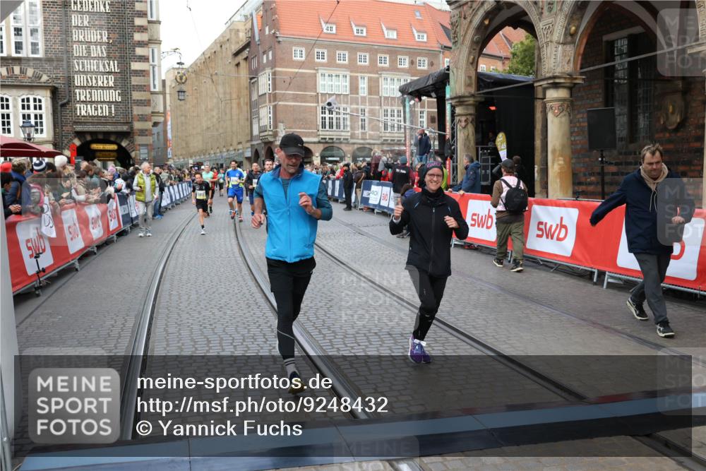 05.10.2025 - 20. swb-Marathon Bremen Yannick Fuchs http://msf.ph/oto/9248432 05.10.2025 10:52:51 Ziel 9209, 9517, 9581, 10548, 10833, 11012, 11382, 11417, 11587 meine-sportfotos.de