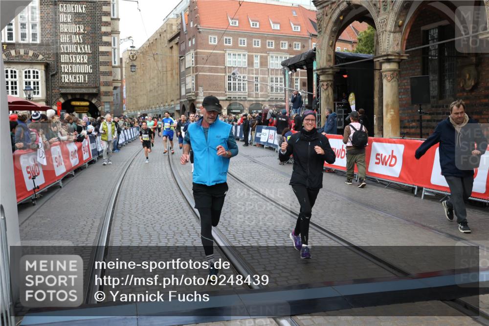 05.10.2025 - 20. swb-Marathon Bremen Yannick Fuchs http://msf.ph/oto/9248439 05.10.2025 10:52:51 Ziel 9209, 9517, 9581, 10548, 10833, 11012, 11382, 11417, 11587 meine-sportfotos.de