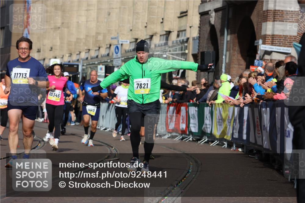 05.10.2025 - 20. swb-Marathon Bremen Strokosch-Dieckow http://msf.ph/oto/9248441 05.10.2025 11:00:05 Ziel 7621, 9005, 9603, 9604, 9611, 9666, 10138, 10311, 10345, 10489, 10572, 10889, 11026, 11125, 11266, 11600, 11713 meine-sportfotos.de