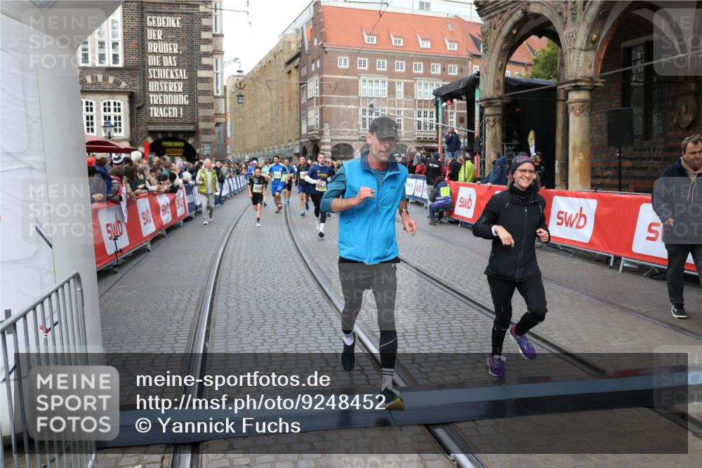 05.10.2025 - 20. swb-Marathon Bremen Yannick Fuchs http://msf.ph/oto/9248452 05.10.2025 10:52:51 Ziel 9209, 9517, 9581, 10548, 10833, 11012, 11382, 11417, 11587 meine-sportfotos.de