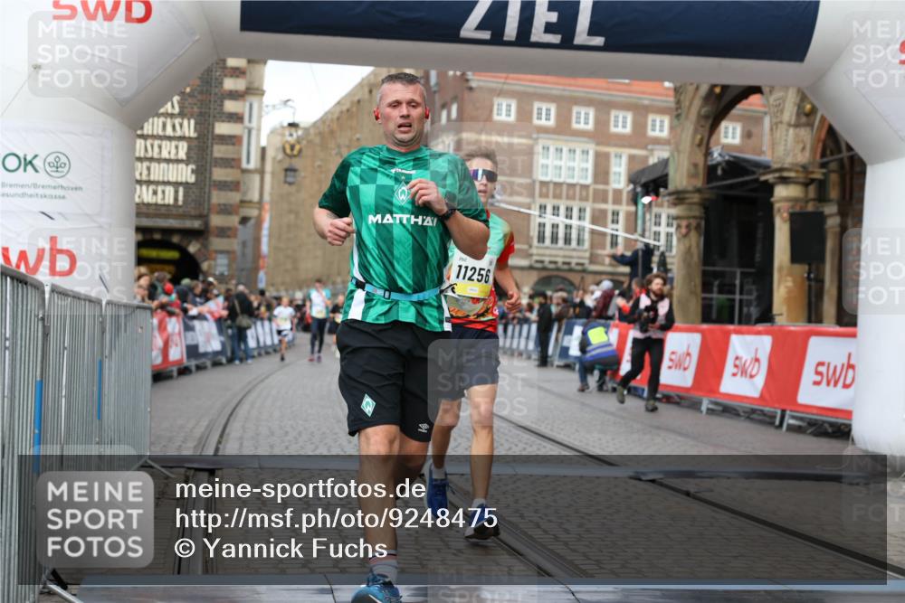 05.10.2025 - 20. swb-Marathon Bremen Yannick Fuchs http://msf.ph/oto/9248475 05.10.2025 10:44:06 Ziel 9170, 9865, 11256, 11683 meine-sportfotos.de