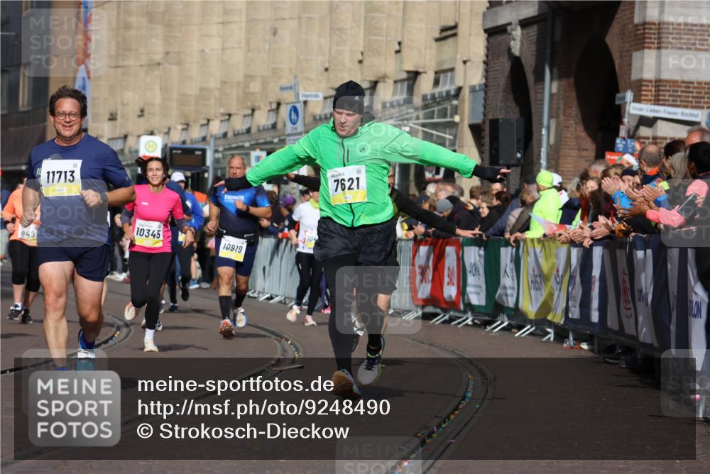 05.10.2025 - 20. swb-Marathon Bremen Strokosch-Dieckow http://msf.ph/oto/9248490 05.10.2025 11:00:05 Ziel 7621, 9005, 9603, 9604, 9611, 9666, 10138, 10311, 10345, 10489, 10572, 10889, 11026, 11125, 11266, 11600, 11713 meine-sportfotos.de