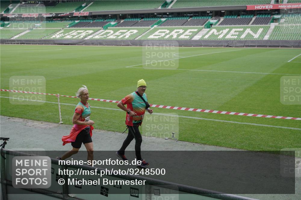 05.10.2025 - 20. swb-Marathon Bremen Michael Burmester http://msf.ph/oto/9248500 05.10.2025 10:39:12 Laufen im Stadion 7199, 7654, 7788, 7979, 8123, 9002, 9182, 9184, 9224, 9225, 9228, 9229, 9235, 9269, 9300, 9315, 9322, 9324, 9325, 9331, 9335, 9379, 9394, 9398, 9409, 9515, 9523, 9610, 9628, 9644, 9660, 9668, 9713, 9752, 9765, 9782, 9850, 9890, 9908, 9927, 9944, 9978, 9998, 10018, 10021, 10106, 10142, 10207, 10213, 10238, 10255, 10258, 10289, 10297, 10371, 10374, 10404, 10405, 10426, 10439, 10446, 10483, 10498, 10511, 10529, 10531, 10551, 10557, 10567, 10623, 10734, 10749, 10853 meine-sportfotos.de