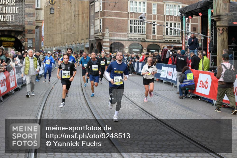 05.10.2025 - 20. swb-Marathon Bremen Yannick Fuchs http://msf.ph/oto/9248513 05.10.2025 10:52:52 Ziel 9209, 9214, 9517, 9581, 10833, 11012, 11382, 11417, 11587 meine-sportfotos.de