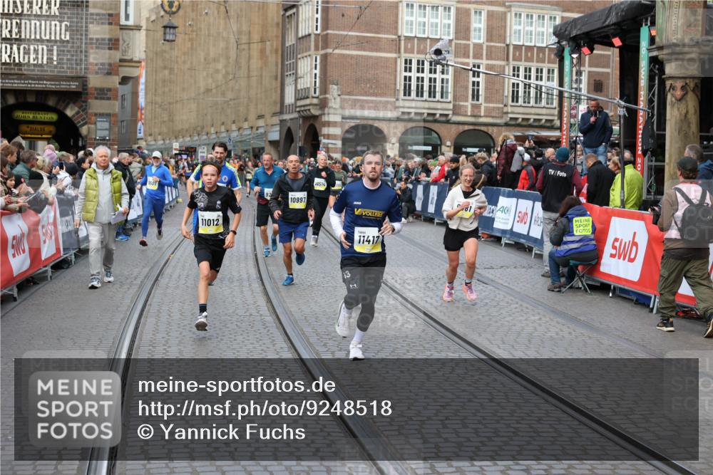 05.10.2025 - 20. swb-Marathon Bremen Yannick Fuchs http://msf.ph/oto/9248518 05.10.2025 10:52:52 Ziel 9209, 9214, 9517, 9581, 10833, 11012, 11382, 11417, 11587 meine-sportfotos.de