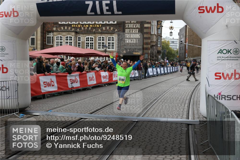 05.10.2025 - 20. swb-Marathon Bremen Yannick Fuchs http://msf.ph/oto/9248519 05.10.2025 11:12:49 Ziel 10190, 11285 meine-sportfotos.de