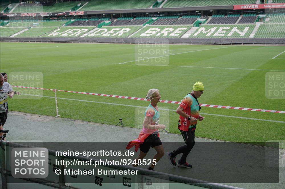 05.10.2025 - 20. swb-Marathon Bremen Michael Burmester http://msf.ph/oto/9248525 05.10.2025 10:39:13 Laufen im Stadion 7199, 7654, 7788, 7979, 8123, 9002, 9180, 9182, 9184, 9224, 9225, 9228, 9229, 9235, 9269, 9300, 9315, 9322, 9324, 9325, 9331, 9335, 9379, 9394, 9398, 9409, 9515, 9523, 9610, 9628, 9644, 9660, 9668, 9713, 9752, 9765, 9782, 9850, 9890, 9908, 9927, 9944, 9978, 9998, 10018, 10021, 10106, 10142, 10207, 10213, 10238, 10255, 10258, 10289, 10297, 10371, 10374, 10404, 10405, 10426, 10439, 10446, 10483, 10498, 10511, 10529, 10531, 10551, 10557, 10567, 10623, 10734, 10749, 10853 meine-sportfotos.de