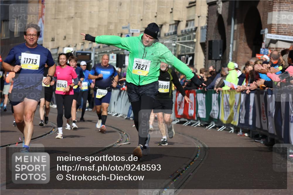 05.10.2025 - 20. swb-Marathon Bremen Strokosch-Dieckow http://msf.ph/oto/9248593 05.10.2025 11:00:06 Ziel 7177, 7621, 9603, 9604, 9611, 9666, 9672, 10138, 10345, 10489, 10572, 10889, 10919, 11026, 11050, 11125, 11266, 11600, 11713 meine-sportfotos.de