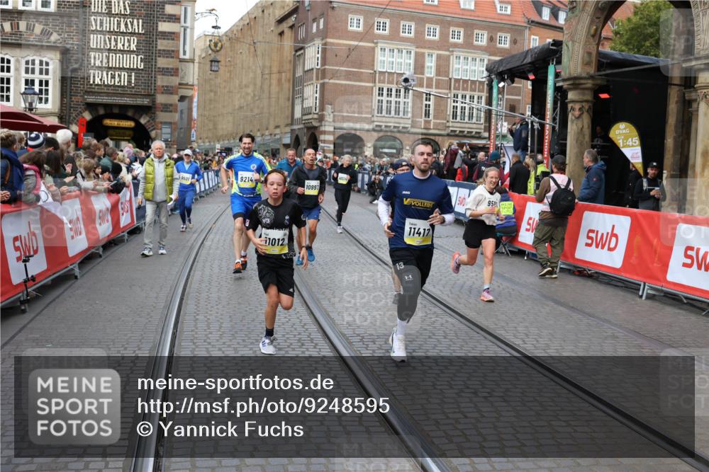 05.10.2025 - 20. swb-Marathon Bremen Yannick Fuchs http://msf.ph/oto/9248595 05.10.2025 10:52:53 Ziel 9209, 9214, 9501, 9517, 9581, 10308, 10309, 10833, 10997, 11012, 11382, 11417, 11587 meine-sportfotos.de