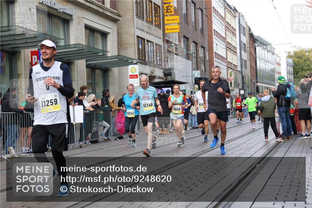 05.10.2025 - 20. swb-Marathon Bremen Strokosch-Dieckow http://msf.ph/oto/9248620 05.10.2025 10:52:50 Ziel 7251, 9187, 9263, 9449, 9539, 9650, 9703, 9834, 9918, 9956, 10064, 10128, 10242, 10317, 10349, 10460, 10466, 10539, 10779, 10806, 10958, 10993, 11174, 11175, 11259, 11300, 11377, 11398, 11411, 11450, 11510, 11512, 11722, 7251, 9187, 9263, 9449, 9539, 9650, 9703, 9834, 9918, 9956, 10064, 10128, 10242, 10317, 10349, 10460, 10466, 10539, 10779, 10806, 10958, 10993, 11174, 11398, 11450, 11722 meine-sportfotos.de