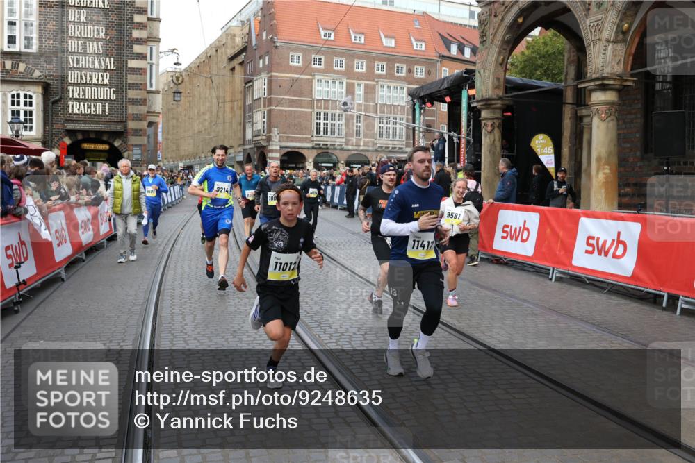 05.10.2025 - 20. swb-Marathon Bremen Yannick Fuchs http://msf.ph/oto/9248635 05.10.2025 10:52:53 Ziel 9209, 9214, 9501, 9517, 9581, 10308, 10309, 10833, 10997, 11012, 11382, 11417, 11587 meine-sportfotos.de