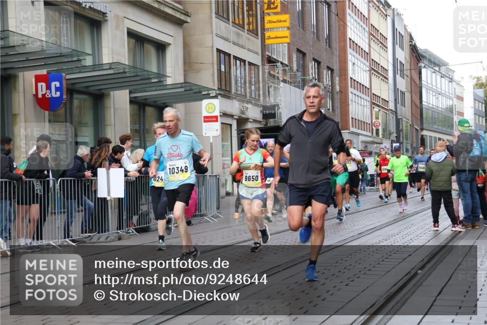 05.10.2025 - 20. swb-Marathon Bremen Strokosch-Dieckow http://msf.ph/oto/9248644 05.10.2025 10:52:51 Ziel 7193, 7251, 9187, 9263, 9449, 9539, 9650, 9703, 9717, 9834, 9918, 9956, 10057, 10064, 10128, 10242, 10317, 10349, 10460, 10466, 10539, 10779, 10806, 10958, 10993, 11174, 11175, 11259, 11300, 11377, 11398, 11411, 11450, 11510, 11512, 11722, 7193, 7251, 9187, 9263, 9449, 9539, 9650, 9703, 9717, 9834, 9918, 9956, 10057, 10064, 10128, 10242, 10317, 10349, 10460, 10466, 10539, 10779, 10806, 10958, 10993, 11174, 11398, 11450, 11722 meine-sportfotos.de