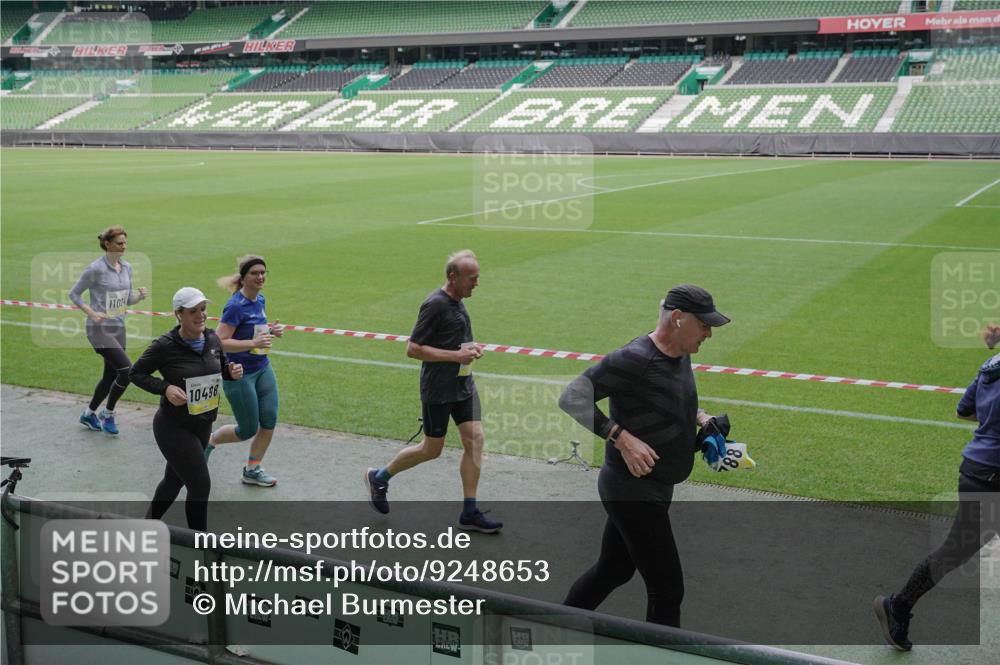 05.10.2025 - 20. swb-Marathon Bremen Michael Burmester http://msf.ph/oto/9248653 05.10.2025 10:39:19 Laufen im Stadion 7199, 7654, 7788, 7789, 7979, 8123, 9002, 9180, 9182, 9186, 9224, 9225, 9228, 9229, 9269, 9300, 9315, 9324, 9325, 9331, 9379, 9394, 9398, 9515, 9523, 9610, 9628, 9644, 9660, 9668, 9713, 9752, 9765, 9780, 9782, 9850, 9890, 9908, 9927, 9944, 9998, 10018, 10021, 10106, 10142, 10207, 10213, 10238, 10255, 10258, 10289, 10297, 10371, 10374, 10405, 10426, 10446, 10462, 10483, 10498, 10511, 10529, 10531, 10551, 10557, 10567, 10623, 10734, 10749, 10853, 9184 meine-sportfotos.de
