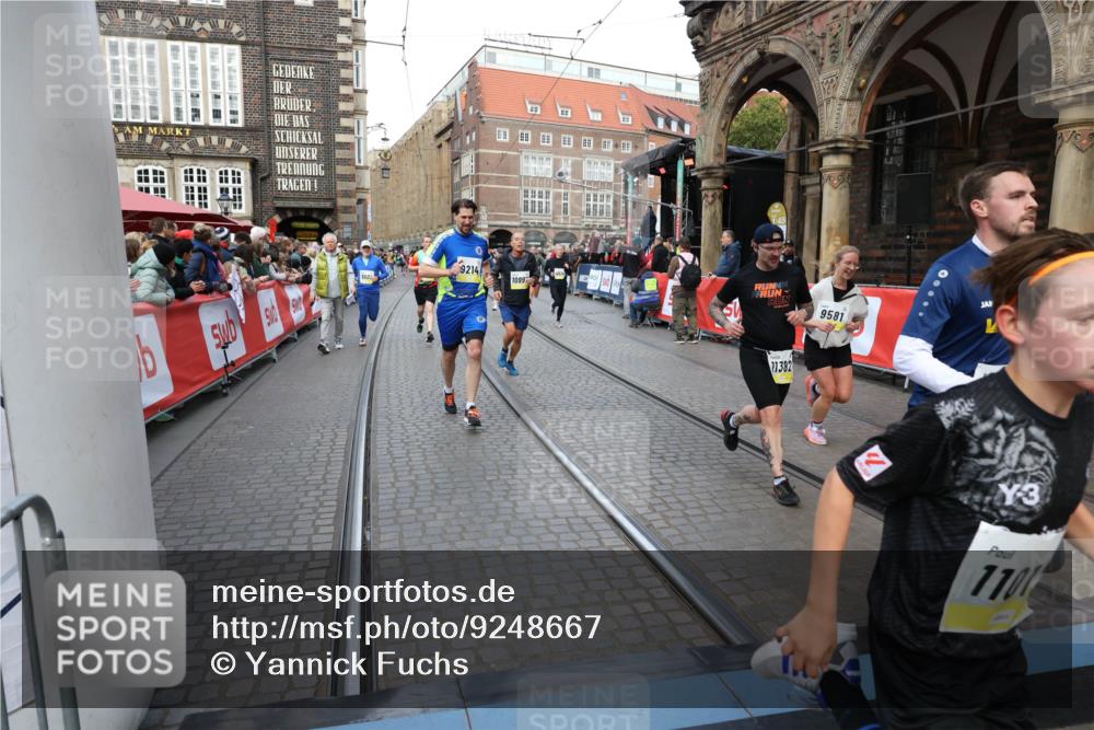 05.10.2025 - 20. swb-Marathon Bremen Yannick Fuchs http://msf.ph/oto/9248667 05.10.2025 10:52:54 Ziel 9214, 9284, 9501, 9517, 9581, 9830, 10308, 10309, 10514, 10833, 10997, 11012, 11382, 11417, 11587 meine-sportfotos.de