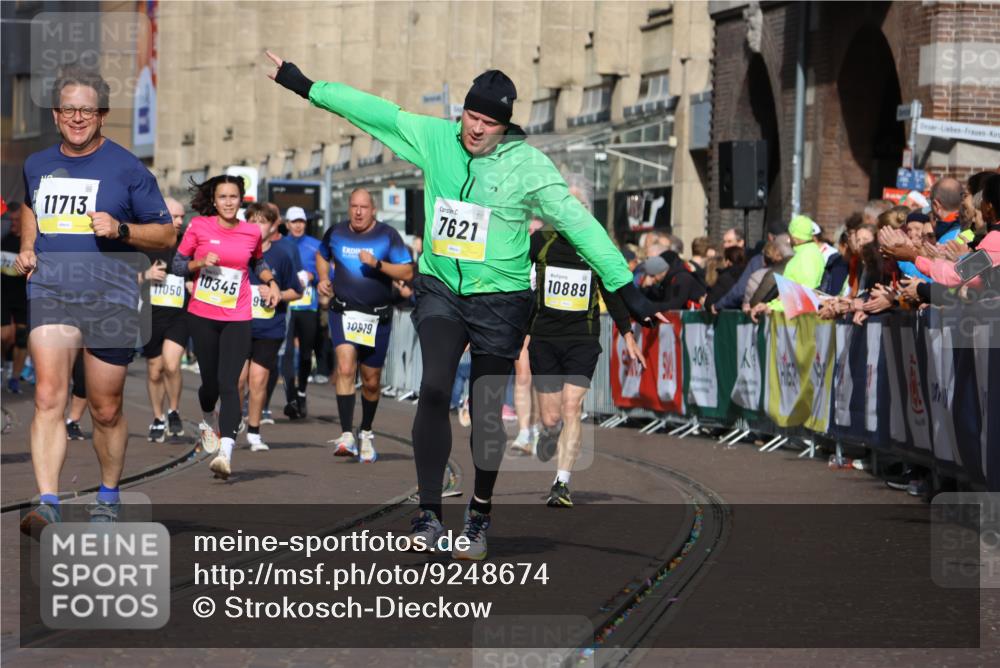 05.10.2025 - 20. swb-Marathon Bremen Strokosch-Dieckow http://msf.ph/oto/9248674 05.10.2025 11:00:06 Ziel 7177, 7621, 9603, 9604, 9611, 9666, 9672, 10138, 10345, 10489, 10572, 10889, 10919, 11026, 11050, 11125, 11266, 11600, 11713 meine-sportfotos.de