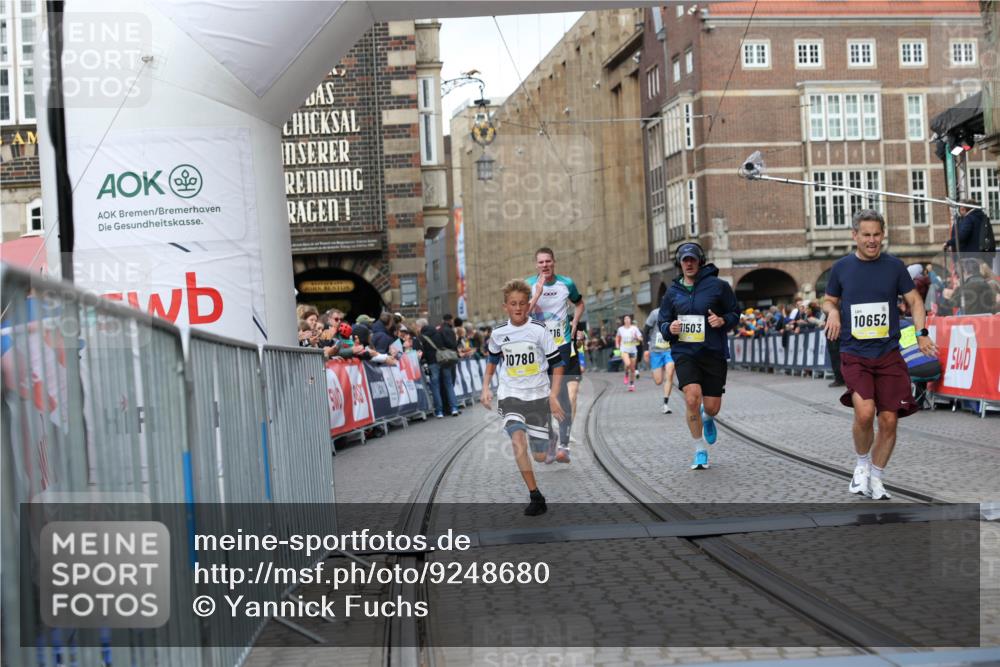 05.10.2025 - 20. swb-Marathon Bremen Yannick Fuchs http://msf.ph/oto/9248680 05.10.2025 10:44:10 Ziel 9614, 9865, 10351, 10652, 10780, 11256, 11316, 11503 meine-sportfotos.de