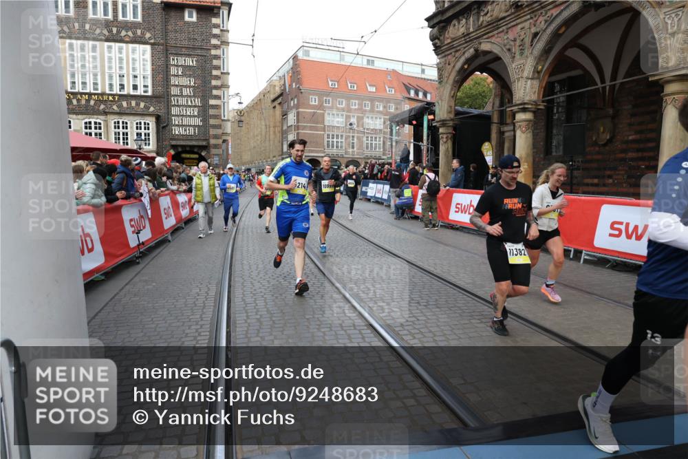 05.10.2025 - 20. swb-Marathon Bremen Yannick Fuchs http://msf.ph/oto/9248683 05.10.2025 10:52:54 Ziel 9214, 9284, 9501, 9517, 9581, 9830, 10308, 10309, 10514, 10833, 10997, 11012, 11382, 11417, 11587 meine-sportfotos.de