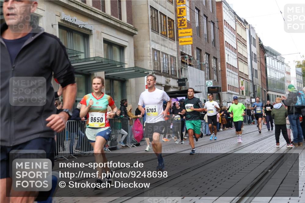 05.10.2025 - 20. swb-Marathon Bremen Strokosch-Dieckow http://msf.ph/oto/9248698 05.10.2025 10:52:52 Ziel 7193, 7251, 9187, 9263, 9449, 9539, 9650, 9703, 9717, 9834, 9868, 9918, 9956, 10057, 10064, 10128, 10242, 10317, 10349, 10460, 10466, 10539, 10806, 10958, 10993, 11174, 11175, 11259, 11300, 11377, 11398, 11411, 11450, 11510, 11512, 11722, 7193, 7251, 9187, 9263, 9449, 9539, 9650, 9703, 9717, 9834, 9868, 9918, 9956, 10057, 10064, 10128, 10242, 10317, 10349, 10460, 10466, 10539, 10806, 10958, 10993, 11174, 11398, 11450, 11722 meine-sportfotos.de