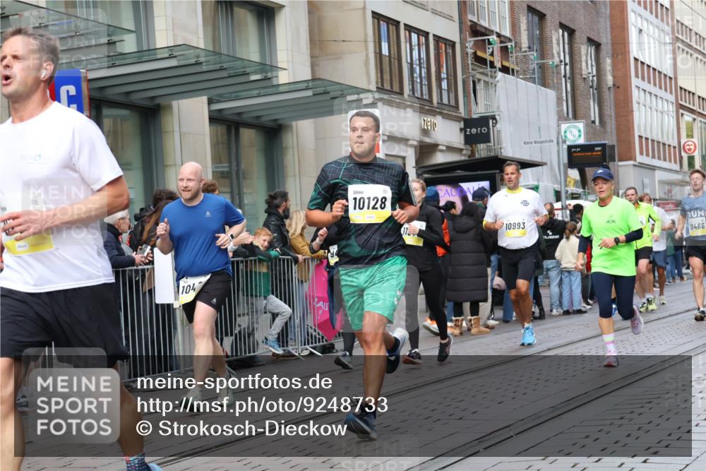 05.10.2025 - 20. swb-Marathon Bremen Strokosch-Dieckow http://msf.ph/oto/9248733 05.10.2025 10:52:53 Ziel 7193, 7251, 9263, 9449, 9539, 9650, 9703, 9717, 9834, 9868, 9956, 10057, 10064, 10128, 10242, 10302, 10317, 10335, 10349, 10460, 10466, 10539, 10806, 10958, 10993, 11174, 11175, 11259, 11300, 11377, 11398, 11411, 11450, 11510, 11512, 11616, 7193, 7251, 9263, 9449, 9539, 9650, 9703, 9717, 9834, 9868, 9956, 10057, 10064, 10128, 10242, 10302, 10317, 10335, 10349, 10460, 10466, 10539, 10806, 10958, 10993, 11174, 11398, 11450 meine-sportfotos.de