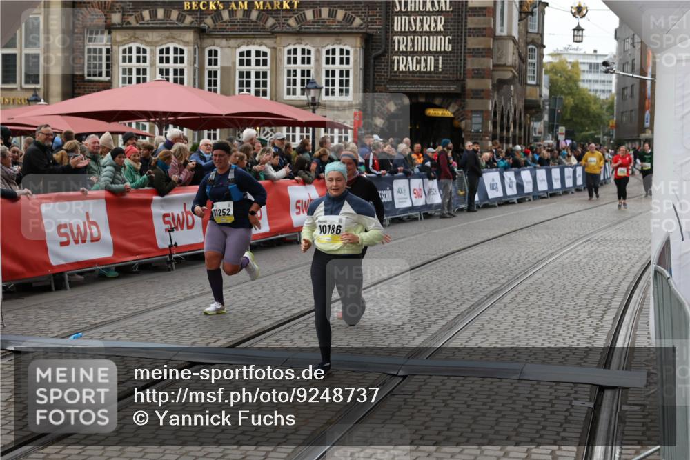 05.10.2025 - 20. swb-Marathon Bremen Yannick Fuchs http://msf.ph/oto/9248737 05.10.2025 11:12:58 Ziel 9203, 10186, 11252 meine-sportfotos.de