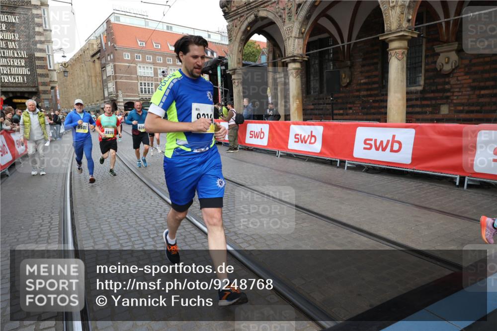 05.10.2025 - 20. swb-Marathon Bremen Yannick Fuchs http://msf.ph/oto/9248768 05.10.2025 10:52:55 Ziel 9214, 9284, 9501, 9517, 9581, 9830, 9985, 10308, 10309, 10514, 10833, 10997, 11012, 11382, 11417, 11587 meine-sportfotos.de