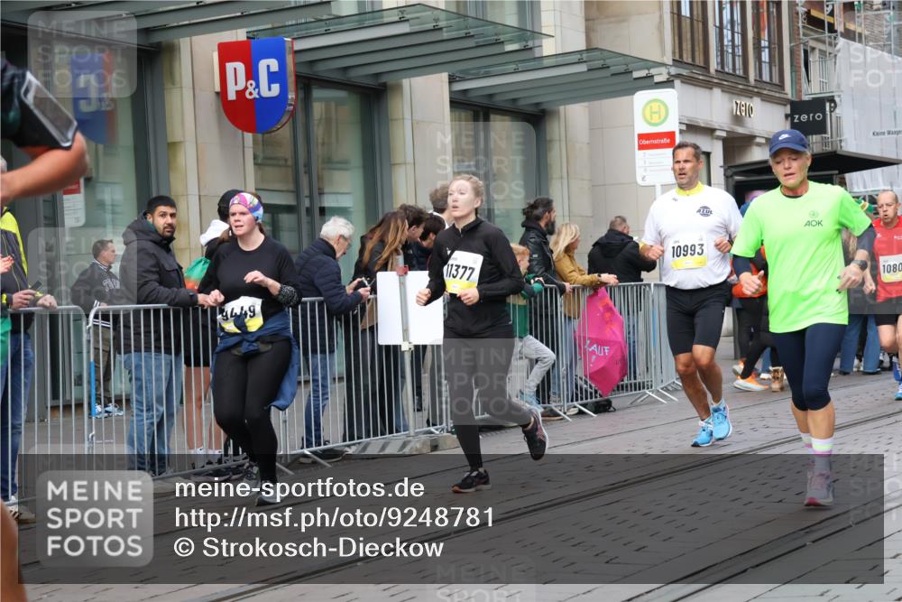 05.10.2025 - 20. swb-Marathon Bremen Strokosch-Dieckow http://msf.ph/oto/9248781 05.10.2025 10:52:55 Ziel 7193, 7251, 9263, 9449, 9539, 9650, 9703, 9717, 9834, 9868, 9956, 9957, 10057, 10128, 10242, 10302, 10317, 10335, 10349, 10460, 10466, 10539, 10655, 10806, 10958, 10993, 11174, 11175, 11259, 11300, 11377, 11398, 11411, 11510, 11512, 11616, 11716, 7193, 7251, 9263, 9449, 9539, 9650, 9703, 9717, 9834, 9868, 9956, 9957, 10057, 10128, 10242, 10302, 10317, 10335, 10349, 10460, 10466, 10539, 10655, 10806, 10958, 10993, 11174, 11398 meine-sportfotos.de