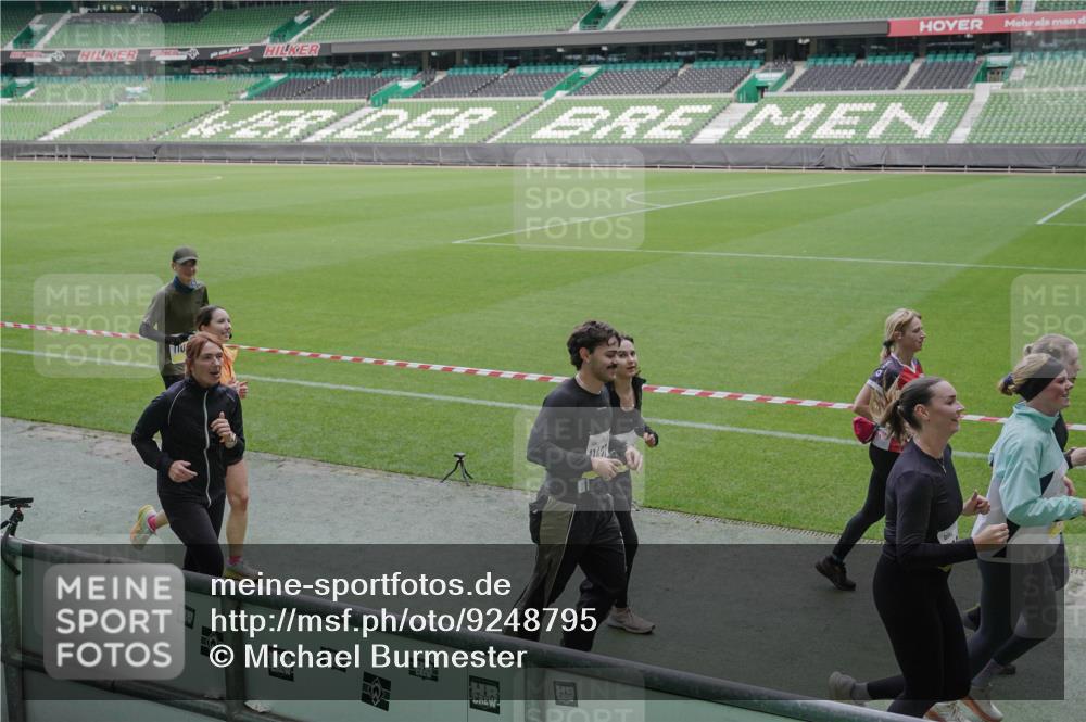 05.10.2025 - 20. swb-Marathon Bremen Michael Burmester http://msf.ph/oto/9248795 05.10.2025 10:39:23 Laufen im Stadion 7199, 7654, 7788, 7789, 7979, 8123, 9002, 9180, 9186, 9224, 9225, 9228, 9229, 9269, 9300, 9315, 9324, 9325, 9379, 9394, 9398, 9419, 9515, 9523, 9610, 9628, 9644, 9660, 9668, 9713, 9765, 9780, 9782, 9850, 9890, 9908, 9927, 9944, 9998, 10018, 10021, 10025, 10106, 10142, 10207, 10213, 10238, 10255, 10258, 10289, 10371, 10374, 10405, 10426, 10462, 10483, 10498, 10529, 10531, 10551, 10557, 10567, 10587, 10597, 10623, 10734, 10749, 10853, 9182, 9184 meine-sportfotos.de