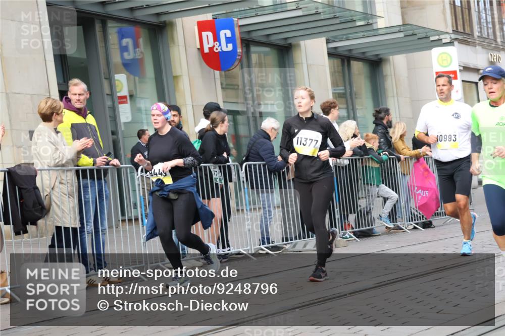 05.10.2025 - 20. swb-Marathon Bremen Strokosch-Dieckow http://msf.ph/oto/9248796 05.10.2025 10:52:55 Ziel 7193, 7251, 9263, 9449, 9539, 9650, 9703, 9717, 9834, 9868, 9956, 9957, 10057, 10128, 10242, 10302, 10317, 10335, 10349, 10460, 10466, 10539, 10655, 10806, 10958, 10993, 11174, 11175, 11259, 11300, 11377, 11398, 11411, 11510, 11512, 11616, 11716, 7193, 7251, 9263, 9449, 9539, 9650, 9703, 9717, 9834, 9868, 9956, 9957, 10057, 10128, 10242, 10302, 10317, 10335, 10349, 10460, 10466, 10539, 10655, 10806, 10958, 10993, 11174, 11398 meine-sportfotos.de