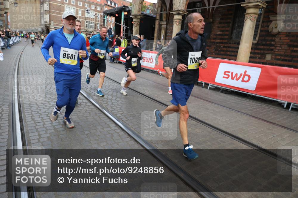 05.10.2025 - 20. swb-Marathon Bremen Yannick Fuchs http://msf.ph/oto/9248856 05.10.2025 10:52:56 Ziel 9214, 9284, 9501, 9581, 9830, 9985, 10308, 10309, 10514, 10833, 10997, 11012, 11382, 11417, 11587 meine-sportfotos.de