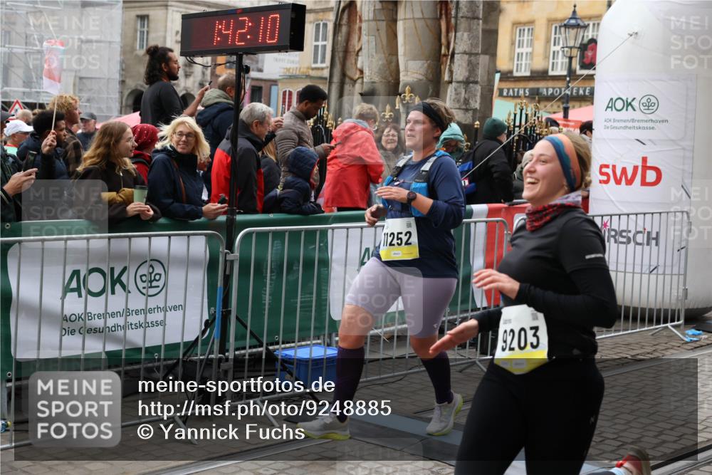 05.10.2025 - 20. swb-Marathon Bremen Yannick Fuchs http://msf.ph/oto/9248885 05.10.2025 11:13:00 Ziel 9203, 10186, 11252 meine-sportfotos.de